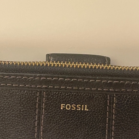 FOSSIL ELLA BLACK LEATHER
BIFOLD ZIPPER POCKET - Picture 4 of 16